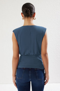 Trendyolmilla Bordo Vatkal? Buzgu/Drape Detayl? S?f?r Kol Belden Oturmal? Dokumlu Orme Bluz TWOSS25BZ00031
