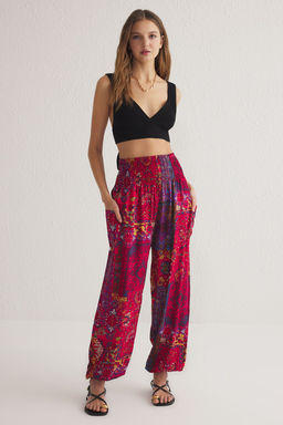 K?rm?z? Etnik Desenli Pacalar? Lastikli Salvar Form Dokuma Pantolon TWOSS25PL00063