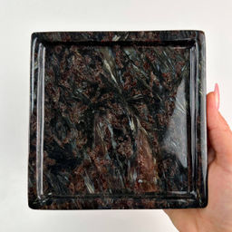 Блюдо из Арфведсонита (Нуумит)