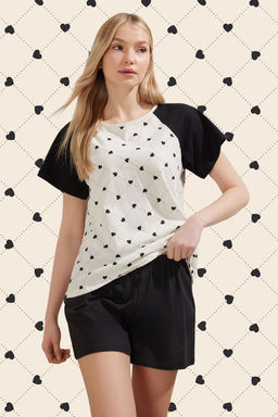 Trendyolmilla Siyah-Ekru %100 Pamuklu Kalpli Reglan Kol Sortlu Orme Pijama Tak?m? THMSS25PT00177