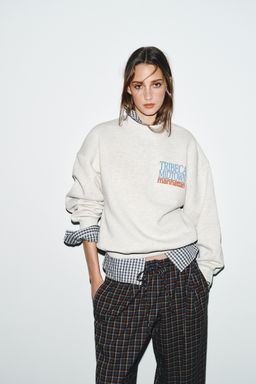 SWEATSHIRT WITH CONTRAST SLOGAN