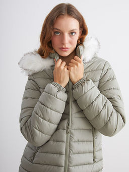 Kap??onlu Kad?n ?i?me Mont