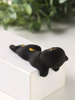 Фигурка настольная «Котик висячий», на полку, керамика, 9 см, чёрный