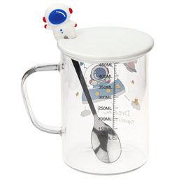 Кружка стеклянная Путешествие в космос 450мл, д8см h11см, д/основания 7,4см, тонкостенное стекло, деколь в ассортименте, фарфоровая крышка, ложка нерж. с декором 15см, с мерной шкалой, в подарочной коробке (Китай) - Домашняя мода фото 2