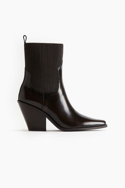 Botas de puntera fina