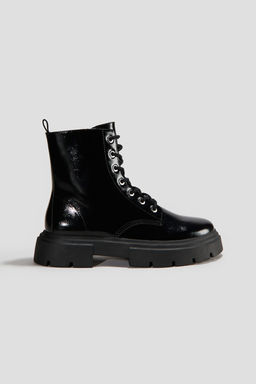 Botas de suela gruesa con cordones