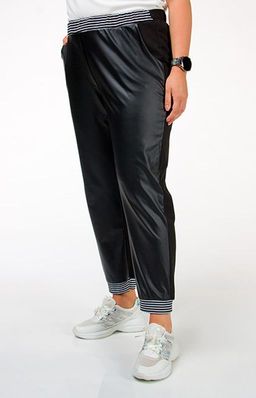 Брюки. Спортивный крой в сочетании с классической черной эко-кожей.