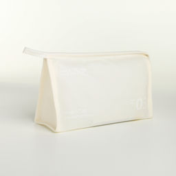 Косметичка на молнии треугольная с принтом Good trip, белая