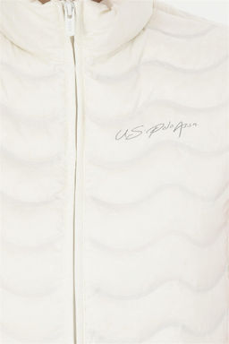 Женский жилет цвета экрю Неожиданная скидка в корзине - U.s. polo assn фото 7