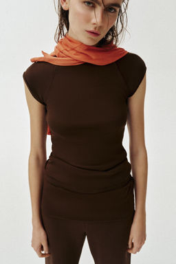 CAMISETA EFECTO LAVADO MANGA RANGL?N / Marr?n - Zara фото 2