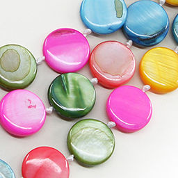 Колье перламутр mix "Румба", плоские круглые 15мм, три нити, колье короткое 48см