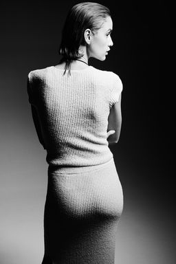 Top en punto acanalado con mangas japonesas - H&m фото 3