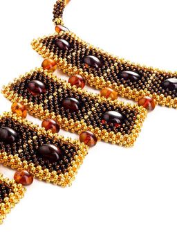 Стильное колье из бисера и янтаря Лукоморье в тёмном оттенке - Амберхолл фото 6