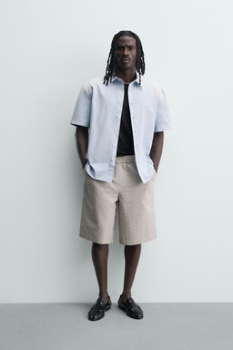 BERMUDA CARGO RELAXED FIT TEXTURA / Negro