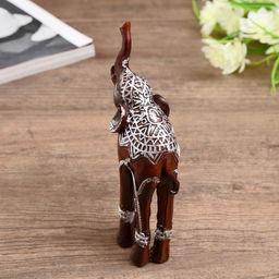 Фигурка полистоун «Слон на длинных ногах, попона с серебристыми узорами», 15×6.5×4 см