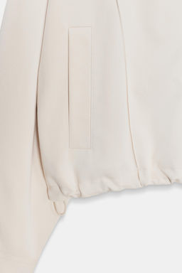 CAZADORA BOMBER CUELLO SUBIDO / Crudo