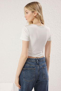 Premium Ekru Duz Viskoz/Yumusak Kumas Crop Bisiklet Yaka Esnek Orme Bluz TWOSS23BZ00198