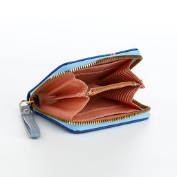 Кошелёк женский на молнии с ремешком, лакированный, синий