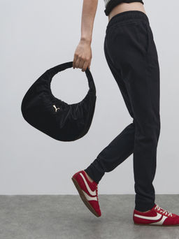 Женская сумка с ручкой PUMA UP Hobo Bag Артикул 4558114, черный