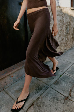 FALDA MIDI ASIM?TRICA PUNTO / Marr?n - Zara фото 4