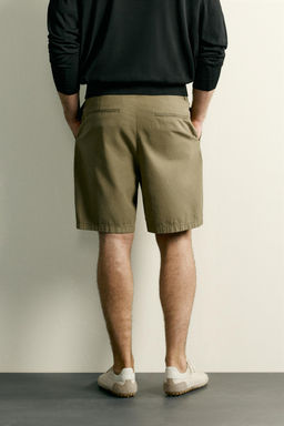 BERMUDA PLIEGUES REGULAR FIT / Beige