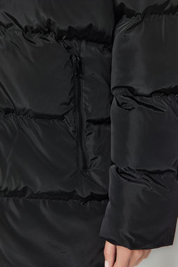 Siyah Kapusonlu Su Itici Sisme Mont TWOAW24MO00238