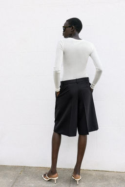 BERMUDA LARGA PLIEGUES / Negro - Zara фото 4