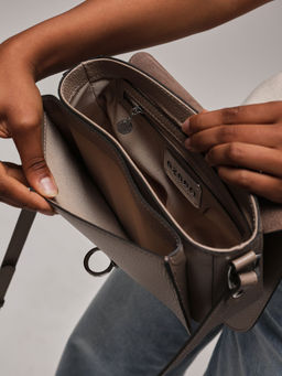 Сумка кожаная кросс-боди Azaro 31034 бежевый латте