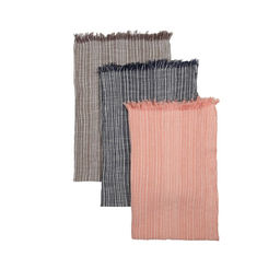 Палантин креш в деликатную полоску кораллового цвета