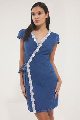 Mavi Dantel Detayl? Kruvaze Baglamal? Mini Denim Elbise TWOSS25EL00740