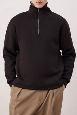 Siyah Yaka Detayl? Dik Yaka Yeni Oversize/Genis Kesim Kal?n/Ici Polarl? Sweatshirt TMNAW26SW00003