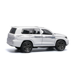 Белая с серебрянной полоской инерционная машинка die-cast , 1:32