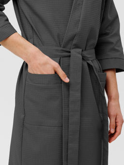 Мужской укороченный вафельный халат с планкой темно-серый В-05 (32)