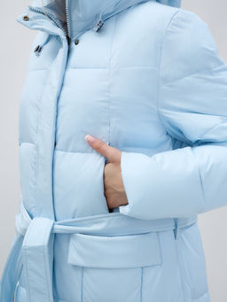 Пальто утепленное стеганное зимнее с капюшоном женское голубого цвета 9609Gl - Mtforce фото 9