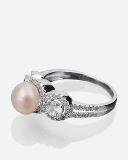 Pearls Melody Кольцо с крупной белой жемчужиной в оправе из цирконов, 18