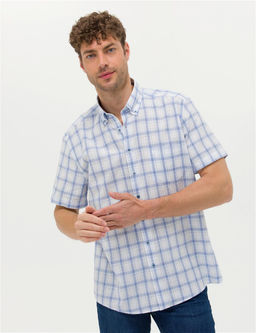 Синяя рубашка классического кроя с коротким рукавом