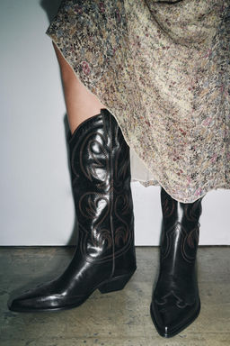 EMBROIDERED LEATHER COWBOY BOOTS