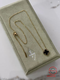 Цепочка на шею в виде клевера