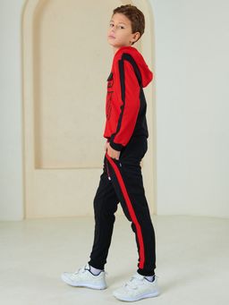 Костюм спортивный