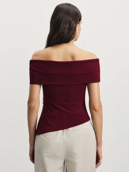 Приталенный топ со спущенными плечами / Zarina  фото 5