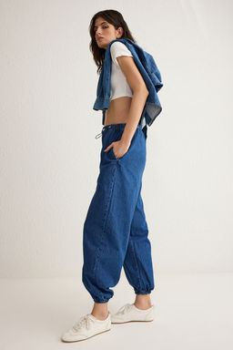 Koyu Mavi Beli Lastikli Yuksek Bel Balon Jogger Jeans TWOSS25JE00008 - Trendyolmilla фото 2