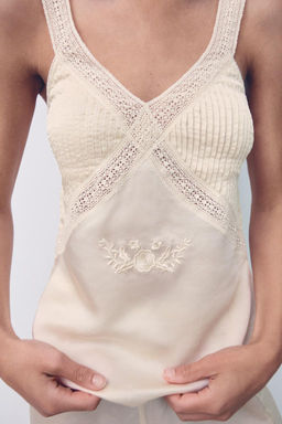 SATIN TOP WITH EMBROIDERY AND LACE TRIM - Zara фото 2