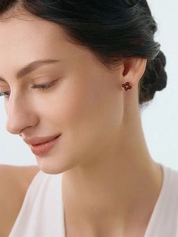 Милые серьги-гвоздики из серебра и янтаря коньячного цвета Суприм - Амберхолл фото 3