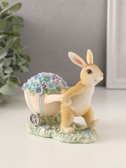 Фигурка полистоун Зайчик с тележкой роз и незабудок, 11?6?10.5 см