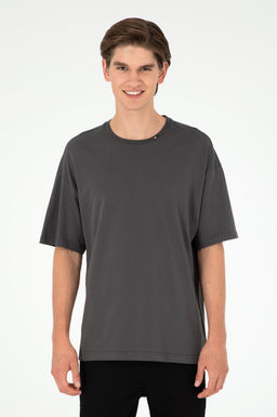 Мужская антрацитовая футболка Неожиданная скидка в корзине