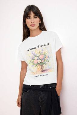 Ekru Cicekli Regular/Normal Kal?p Dusuk Kol K?sa Kollu %100 Pamuk Orme T-shirt TWOSS26TS00072