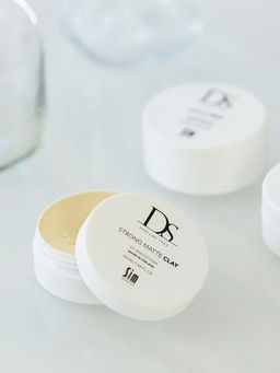 DS Воск для укладки волос сильной фиксации Strong Matte Clay 50 мл - Sim sensitive фото 4