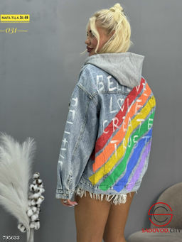 Джинсовая куртка с надпись на спине Джинсовая куртка с надпись на спине