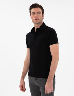 Черная стройная мата