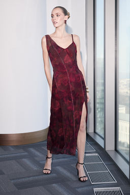 Limited Edition Cok Renkli Sifon Soyut Cicek Desenli Midi Elbise TPRSS26EL00036